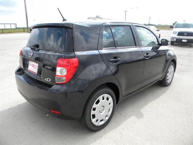 2010 Scion xD W/leather