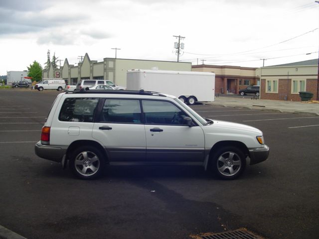 1999 Subaru Forester 4dr Sdn Auto LE