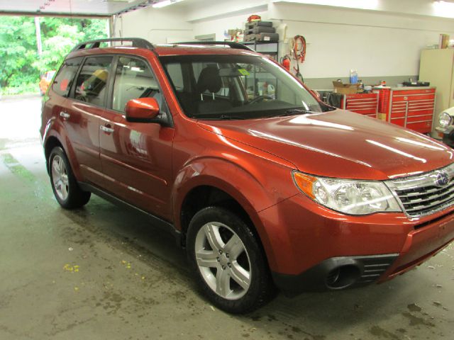 2010 Subaru Forester 2500hd 4x4 W/ Plow System