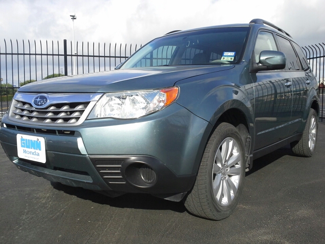 2011 Subaru Forester 2500hd 4x4 W/ Plow System