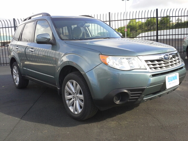 2011 Subaru Forester 2500hd 4x4 W/ Plow System