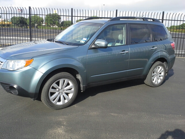 2011 Subaru Forester 2500hd 4x4 W/ Plow System