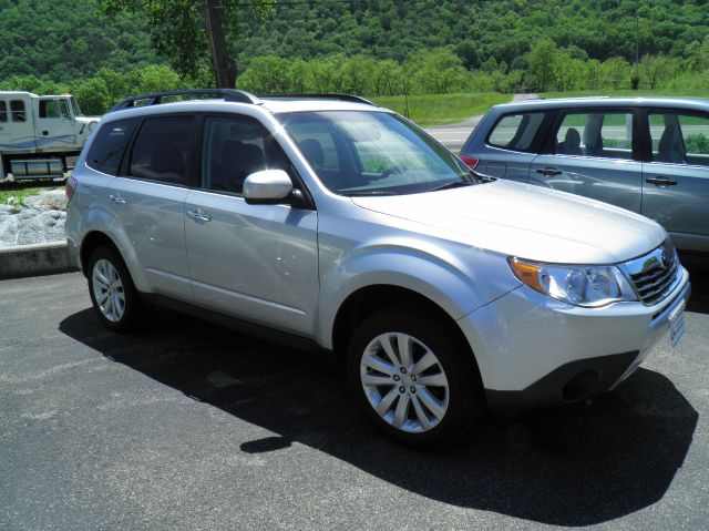 2011 Subaru Forester 2500hd 4x4 W/ Plow System