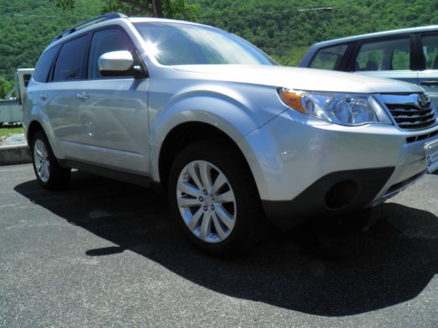 2011 Subaru Forester 2500hd 4x4 W/ Plow System