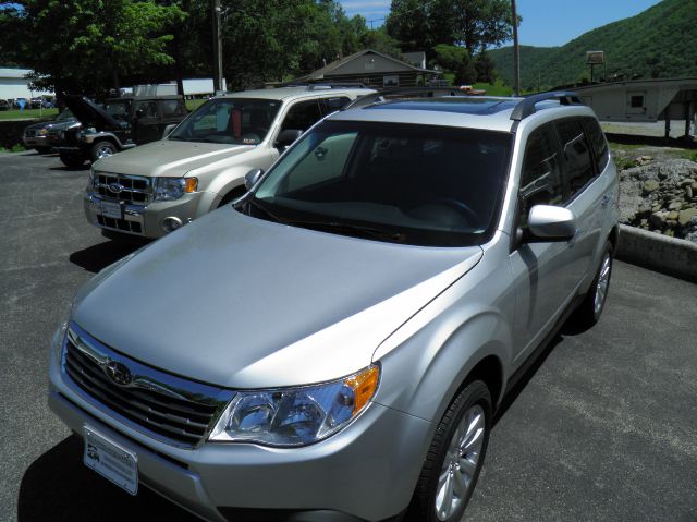 2011 Subaru Forester 2500hd 4x4 W/ Plow System