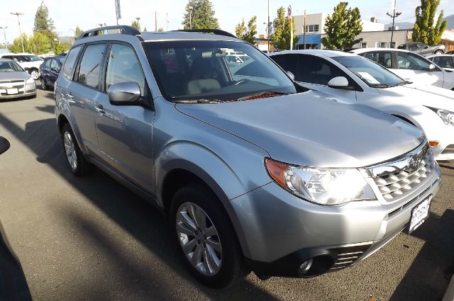 2013 Subaru Forester 2500hd 4x4 W/ Plow System