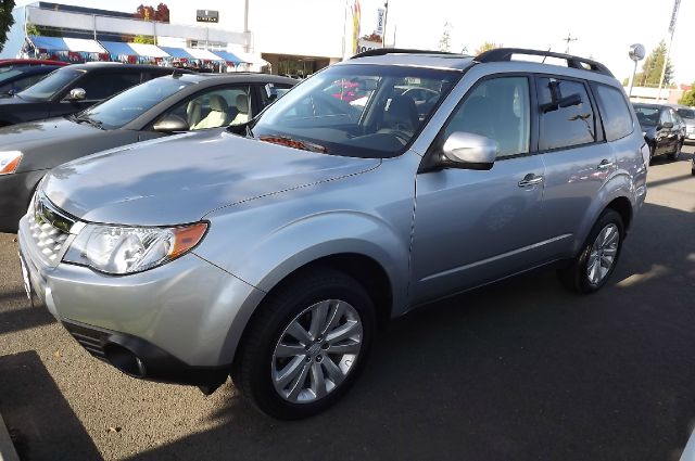 2013 Subaru Forester 2500hd 4x4 W/ Plow System