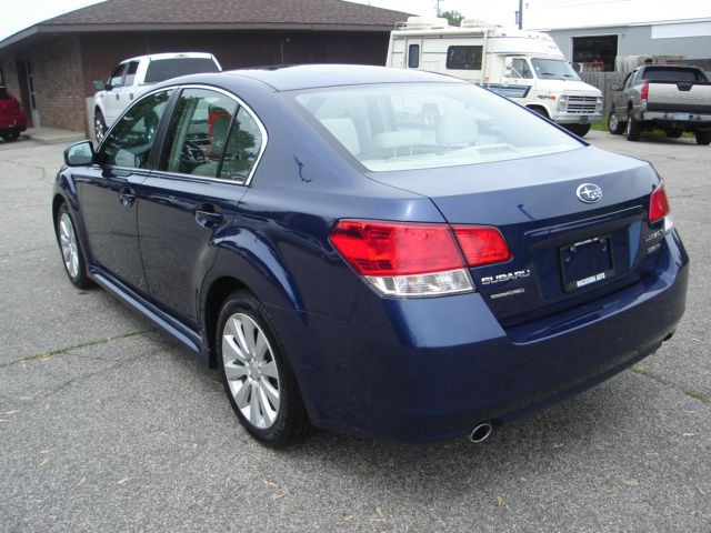 2010 Subaru Legacy LTZ 4X4 (marshalltown)