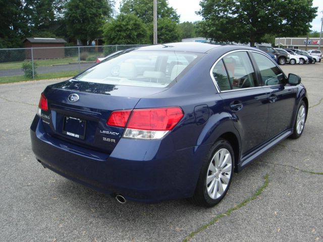 2010 Subaru Legacy LTZ 4X4 (marshalltown)