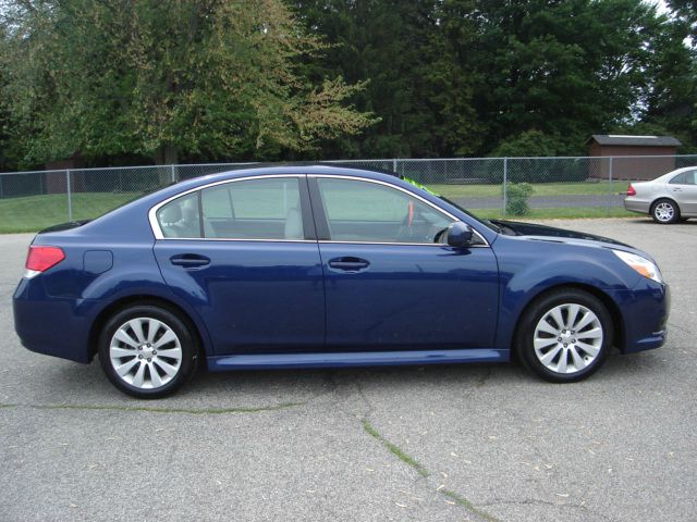 2010 Subaru Legacy LTZ 4X4 (marshalltown)