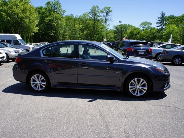 2013 Subaru Legacy 4x4 LOW Miles