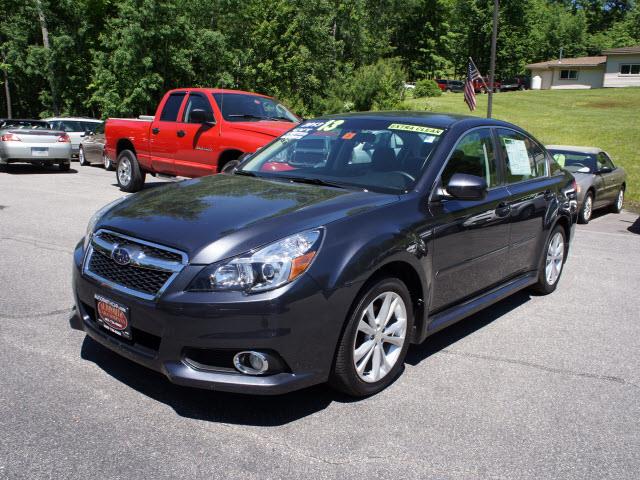 2013 Subaru Legacy 4x4 LOW Miles