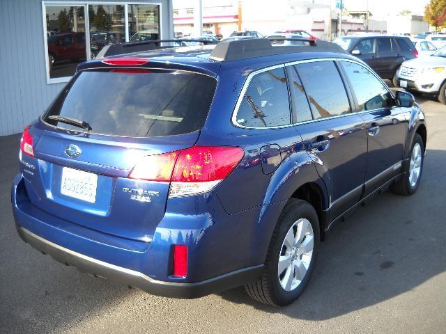 2010 Subaru Outback SLT 25