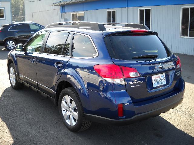 2010 Subaru Outback SLT 25