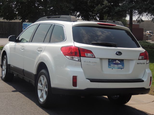 2013 Subaru Outback 2.3T Sedan 4D