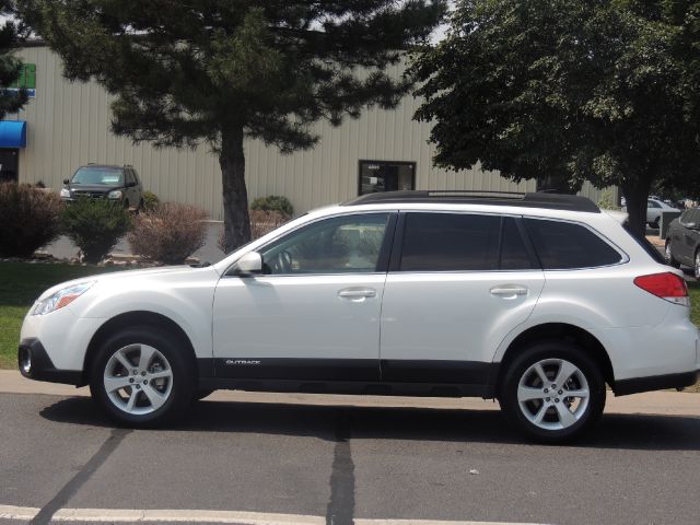 2013 Subaru Outback 2.3T Sedan 4D