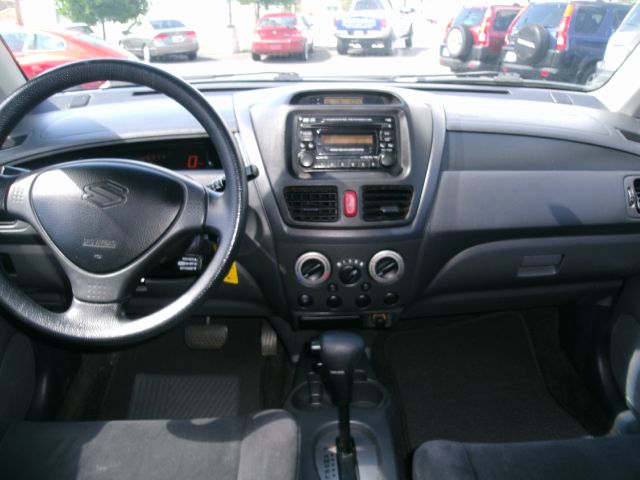 2003 Suzuki Aerio AWD, REAR DVD, Navigation, 3RD ROW, Mem/heat Seats