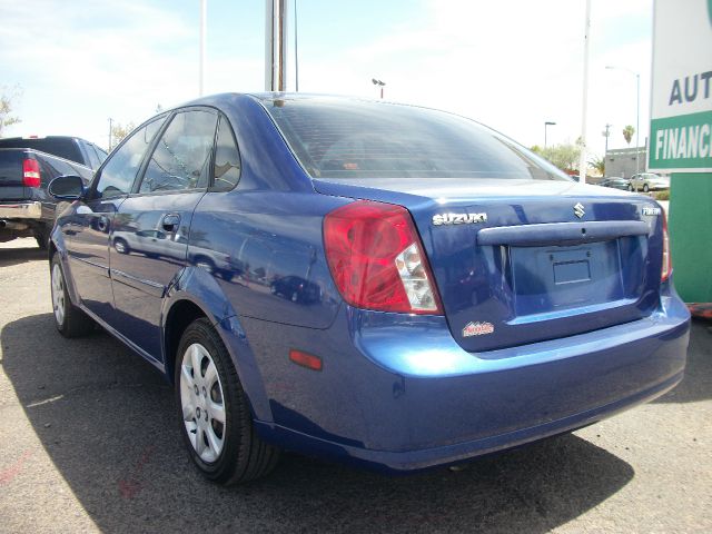 2005 Suzuki Forenza XR