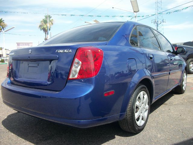 2005 Suzuki Forenza XR