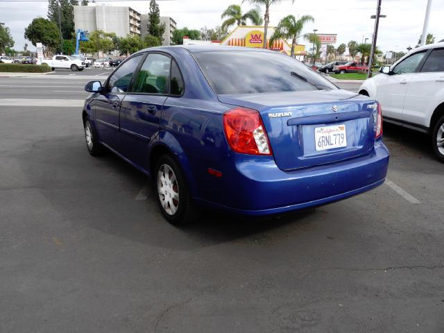 2005 Suzuki Forenza XR