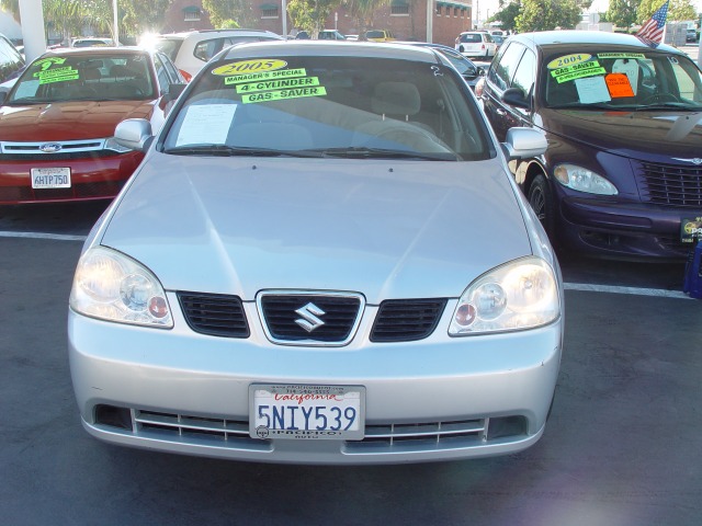 2005 Suzuki Forenza XR