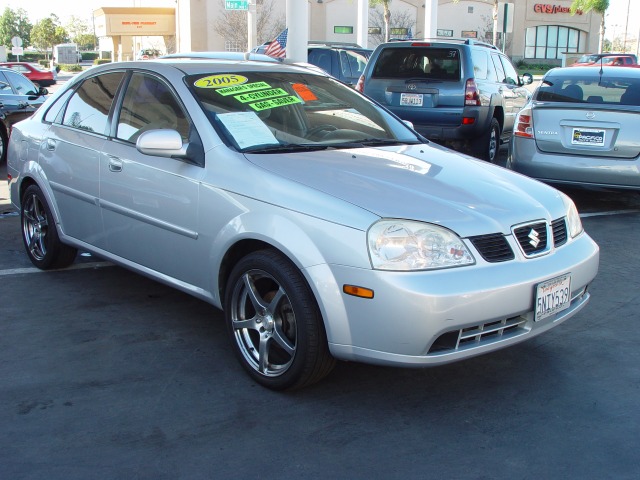 2005 Suzuki Forenza XR