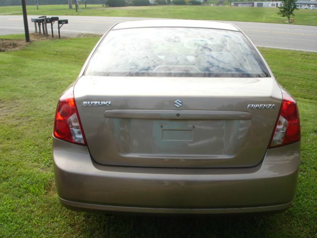 2006 Suzuki Forenza Base