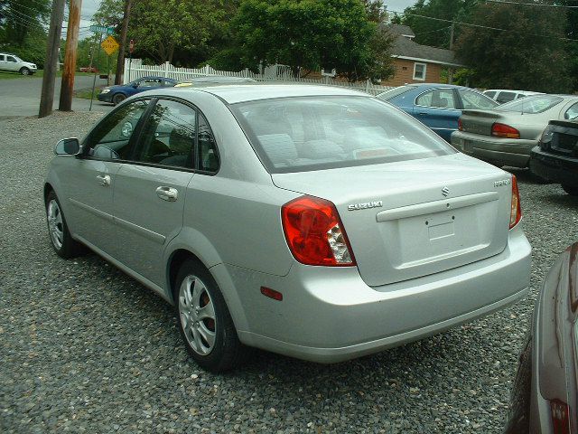 2006 Suzuki Forenza Base