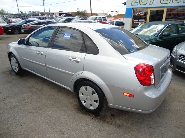 2006 Suzuki Forenza Base