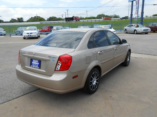 2006 Suzuki Forenza Base