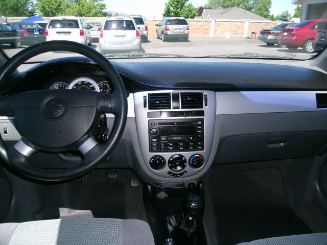 2006 Suzuki Forenza Base