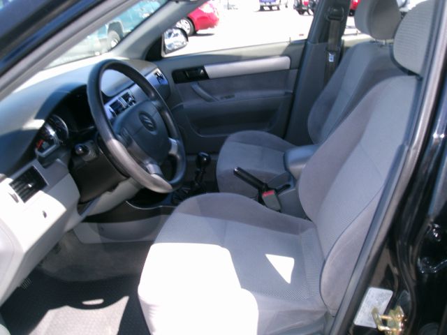 2006 Suzuki Forenza Base