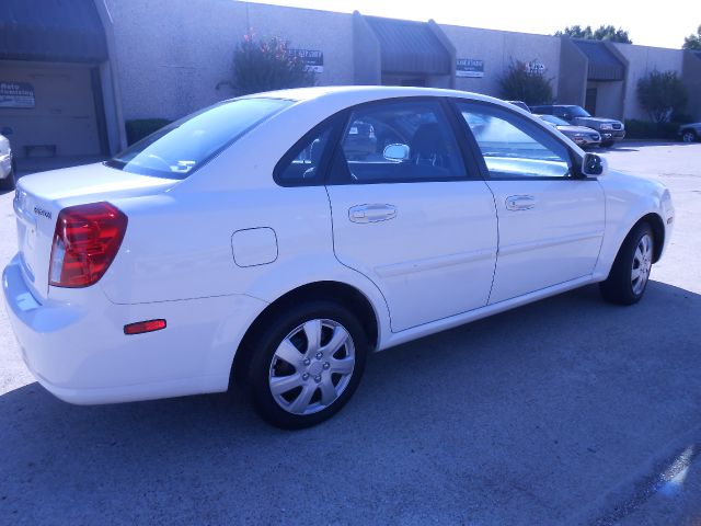 2006 Suzuki Forenza Base