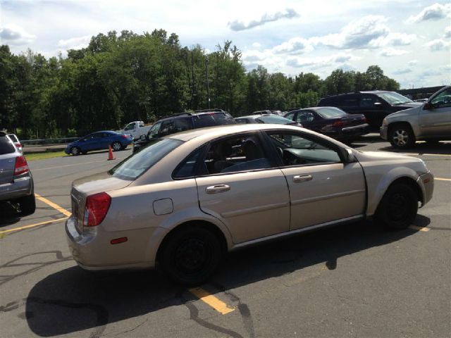 2008 Suzuki Forenza Base