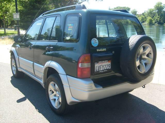 2000 Suzuki Grand Vitara SLT 25