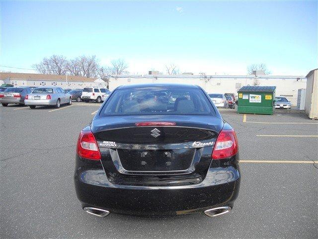 2010 Suzuki Kizashi SE