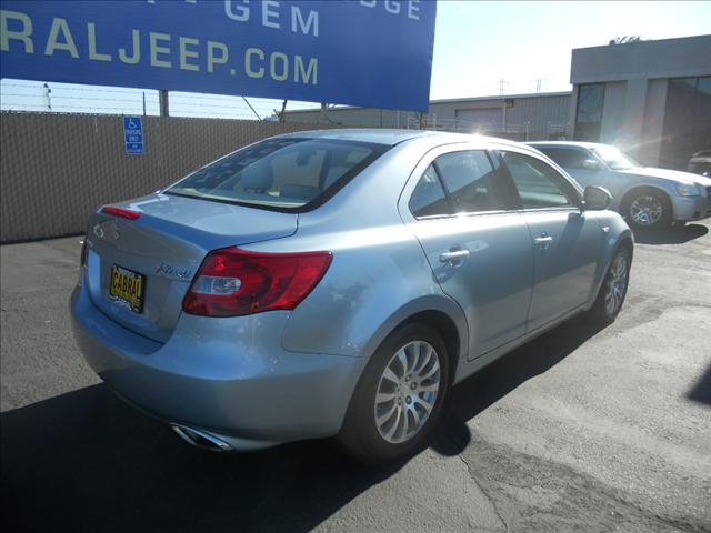 2010 Suzuki Kizashi SE