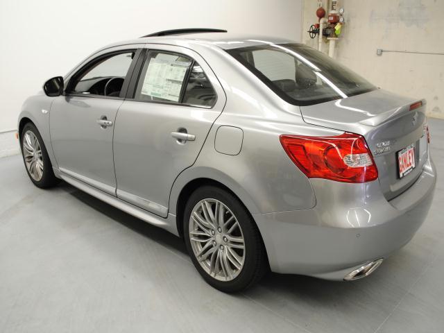 2011 Suzuki Kizashi St-extended Cab-4x4-tonneau