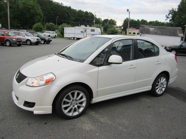 2009 Suzuki SX4 Sedan Limited Trail Rated