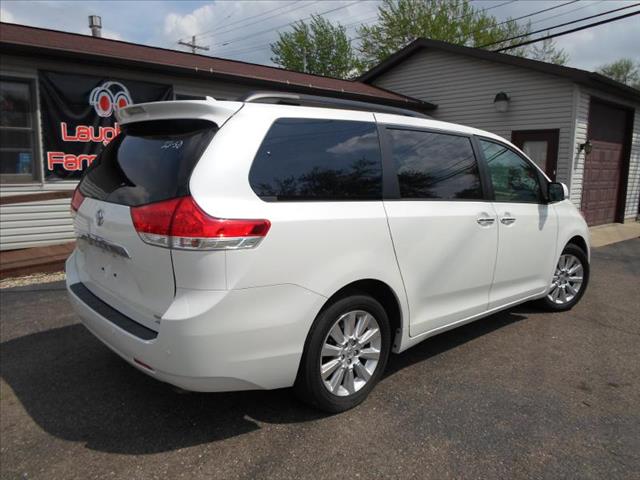 2011 Toyota Sienna SLT 25