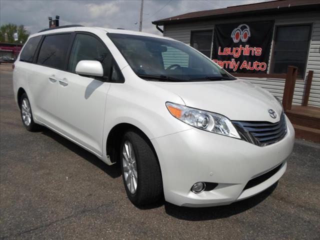 2011 Toyota Sienna SLT 25