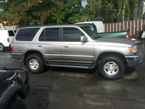 2002 Toyota 4Runner 4dr Sdn 750li Xdrive AWD Sedan