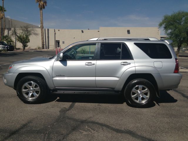 2004 Toyota 4Runner LTZ, DVD, NAV, SUN Roof, Loade