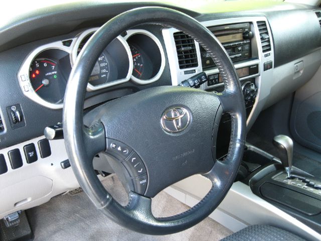 2004 Toyota 4Runner LTZ, DVD, NAV, SUN Roof, Loade