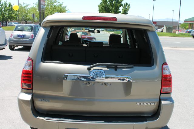 2006 Toyota 4Runner 3.5 H.O V6 Sedan