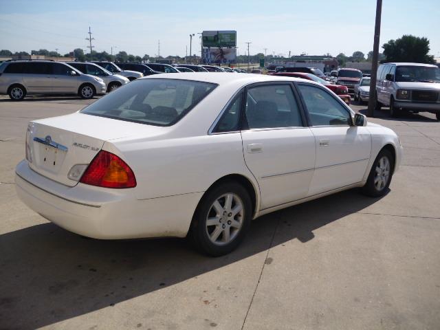 2000 Toyota Avalon XLS