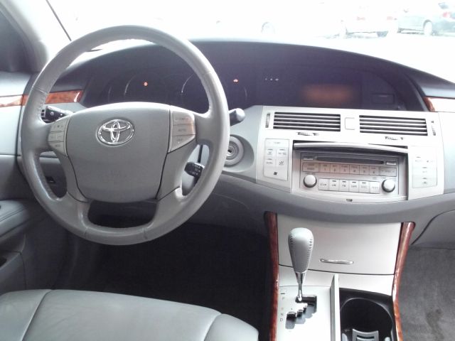 2005 Toyota Avalon XLS