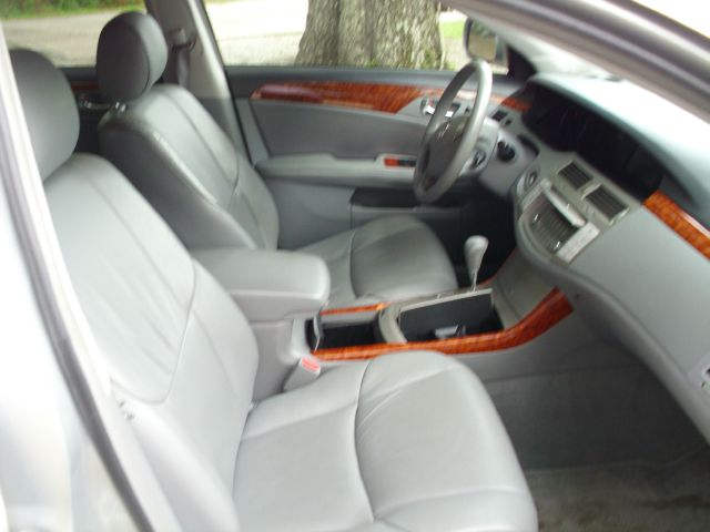 2005 Toyota Avalon XLS