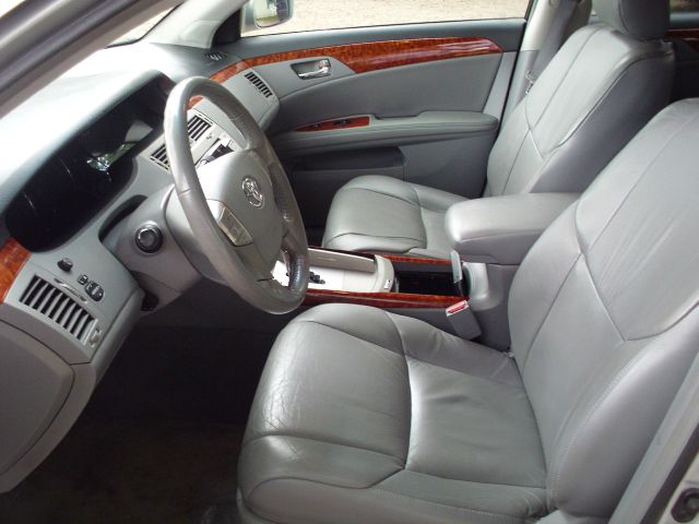 2005 Toyota Avalon XLS