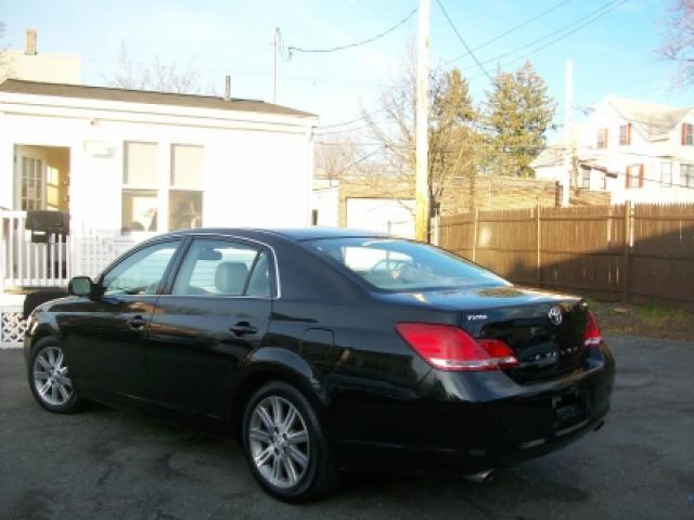 2005 Toyota Avalon SLT 25